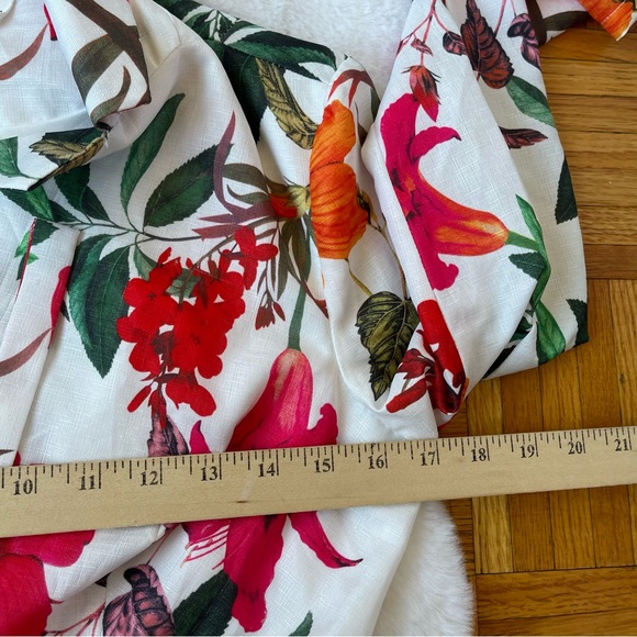 L’ATISTE set  Tropicana White Floral Print blazer and shorts - Picture 15 of 16